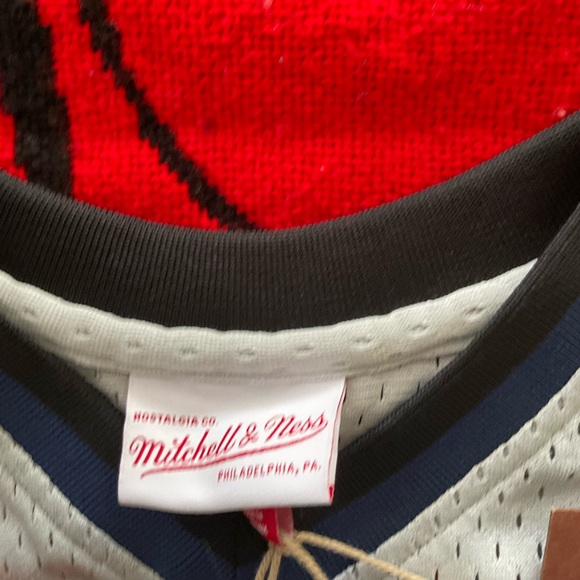 Georgetown Hoyas Allen iverson shirt nwt small Mitchell and ness - Picture 4 of 8